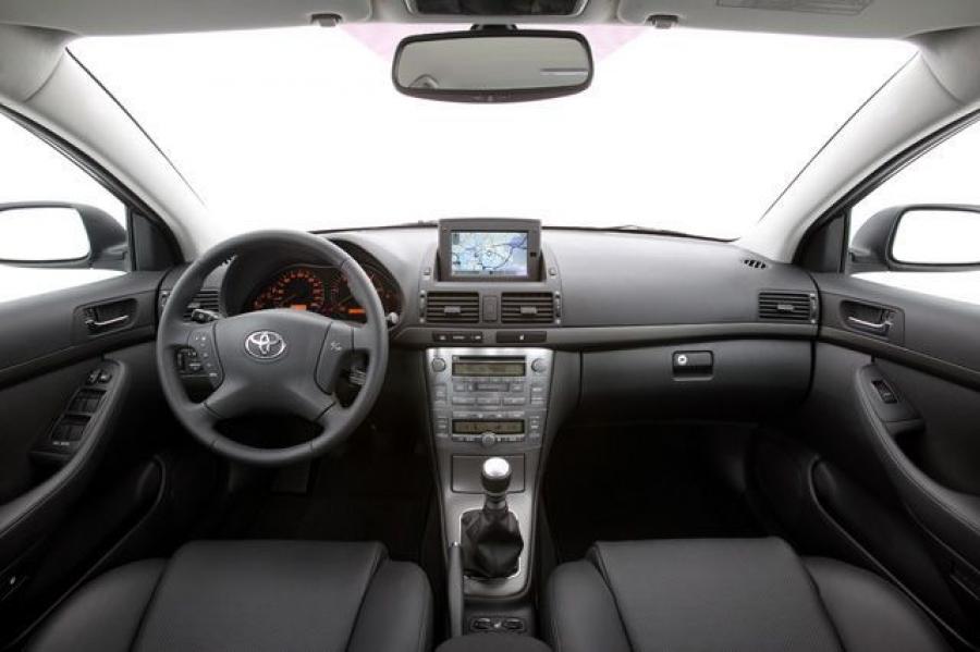  Toyota Avensis 2003 года  (фото 17 из 114)